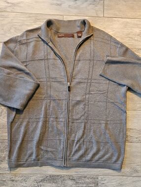 Perry Ellis Men’s Gray Zip-Front Windowpane Sweater